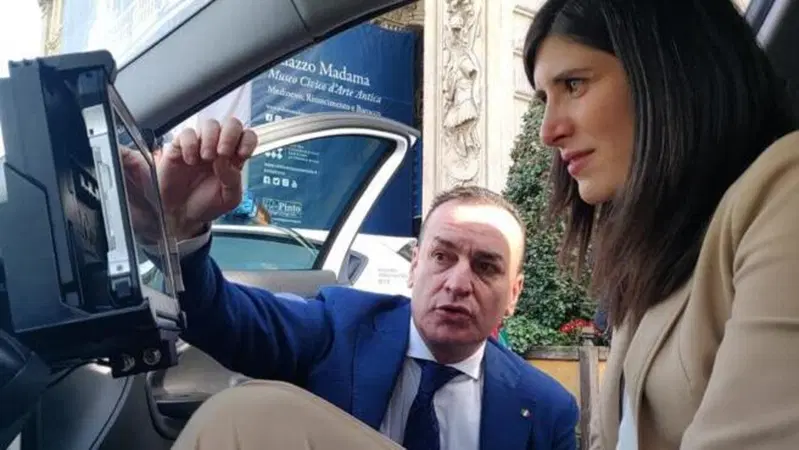 Torino, un'Alfa Romeo Giulietta "sparamulte"