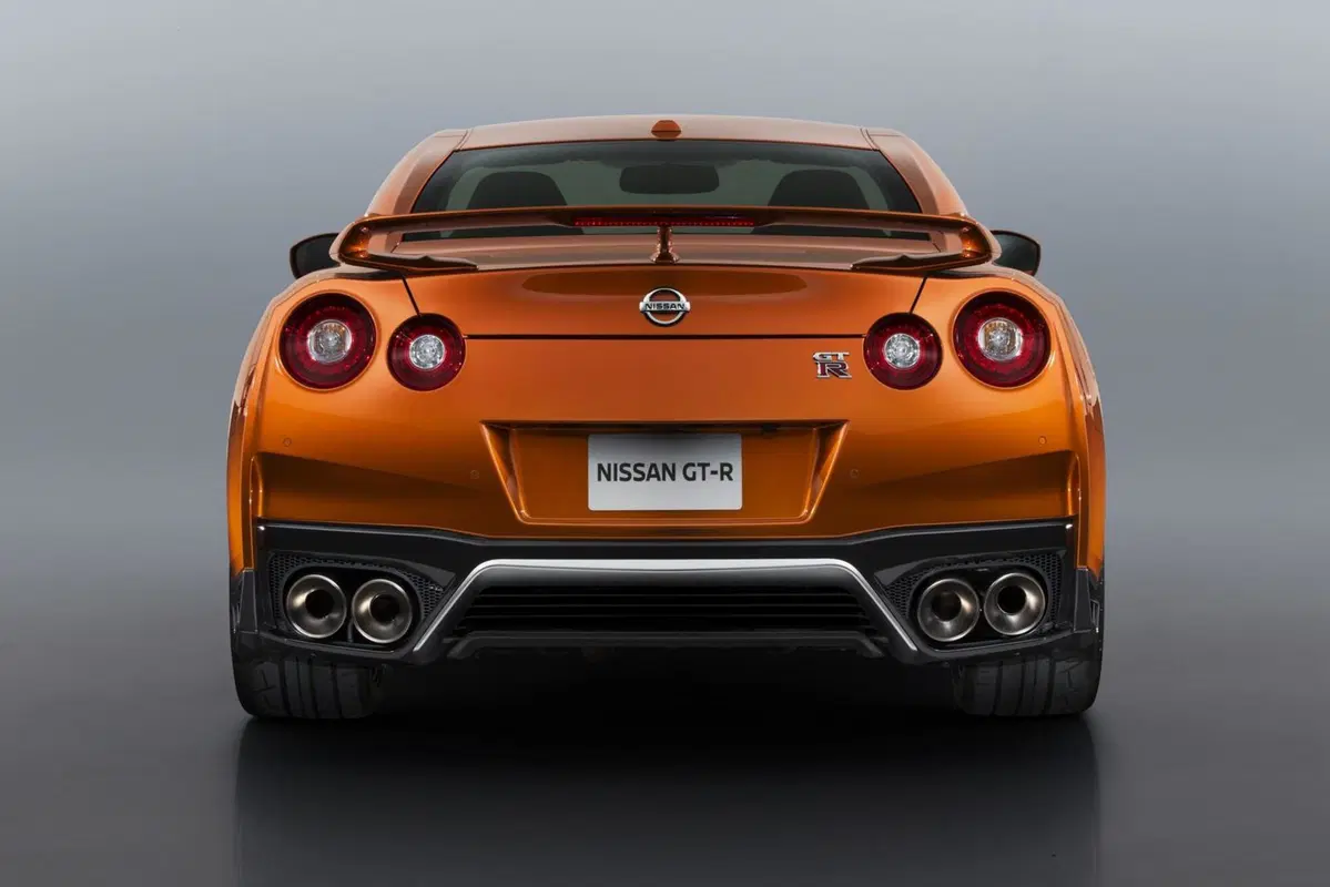 Nissan GT-R restyling 2016, il mito si rinnova (21)