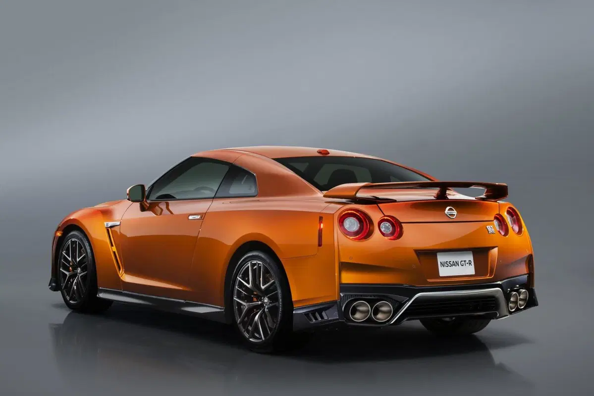 Nissan GT-R restyling 2016, il mito si rinnova (25)