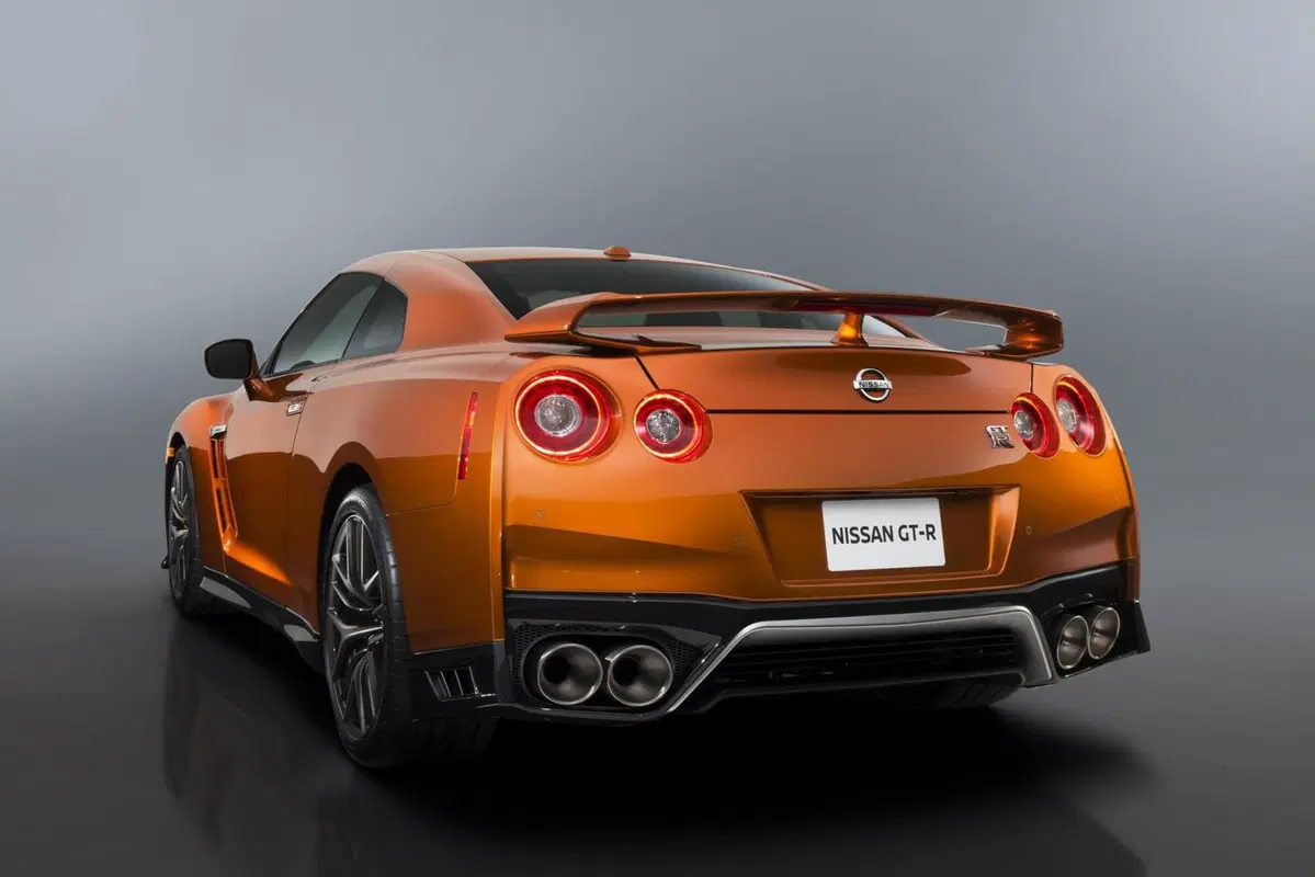 Nissan GT-R restyling 2016, il mito si rinnova (26)