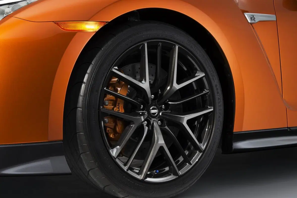 Nissan GT-R restyling 2016, il mito si rinnova (17)