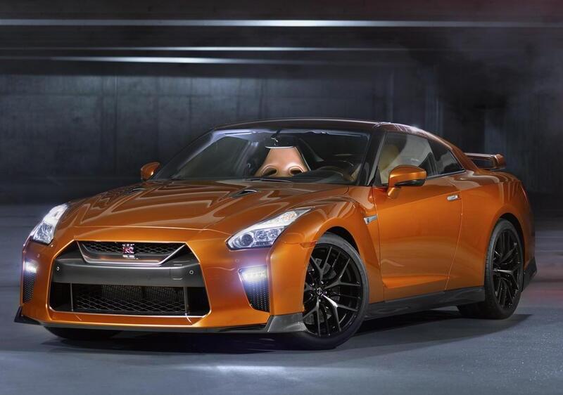 Nissan GT-R restyling 2016, il mito si rinnova