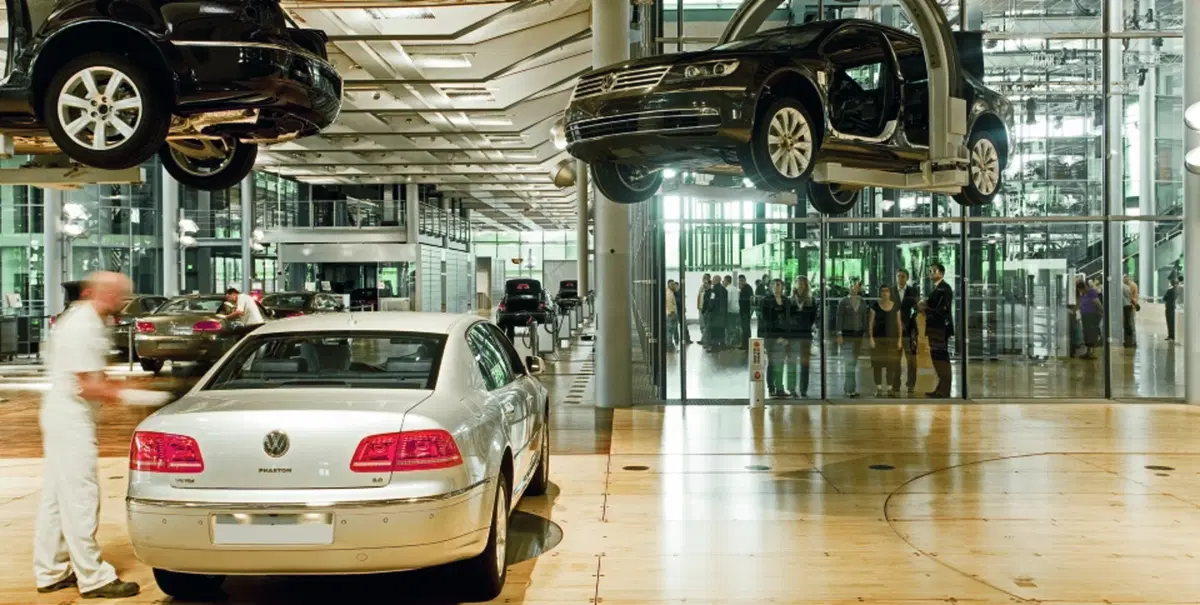 VW, addio alla Fabbrica di Vetro. Diventerà uno showroom