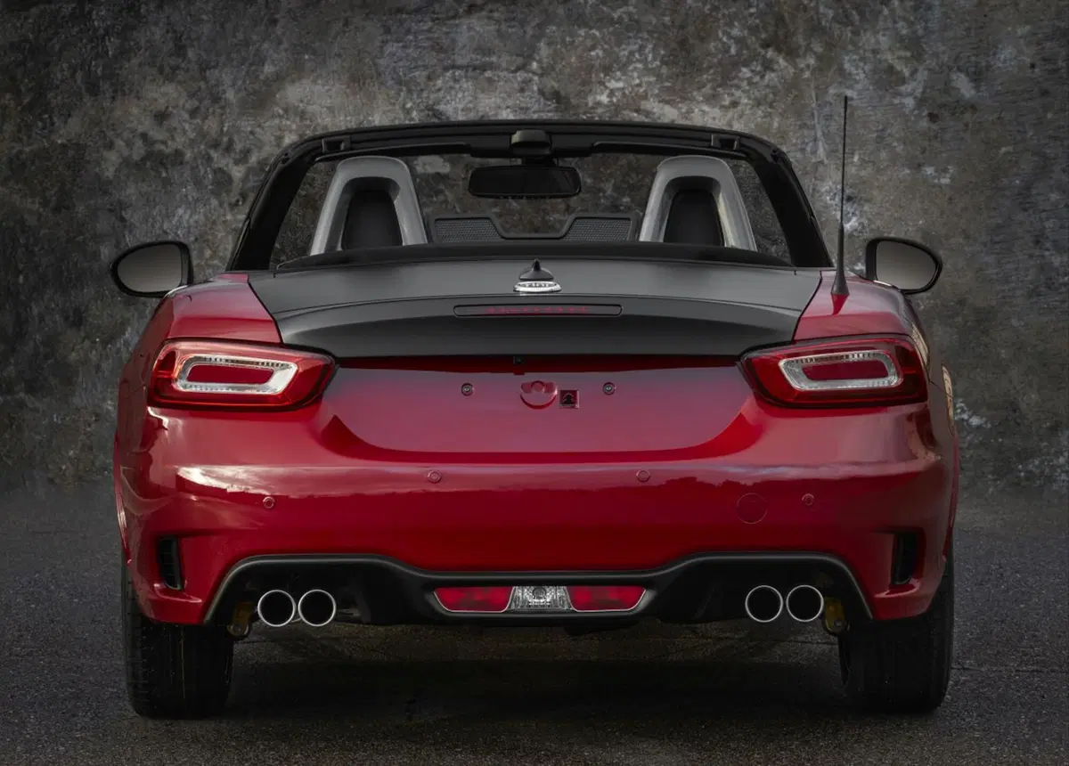 Fiat 124 Spider Elaborazione Abarth, lo Scorpione va negli USA (5)