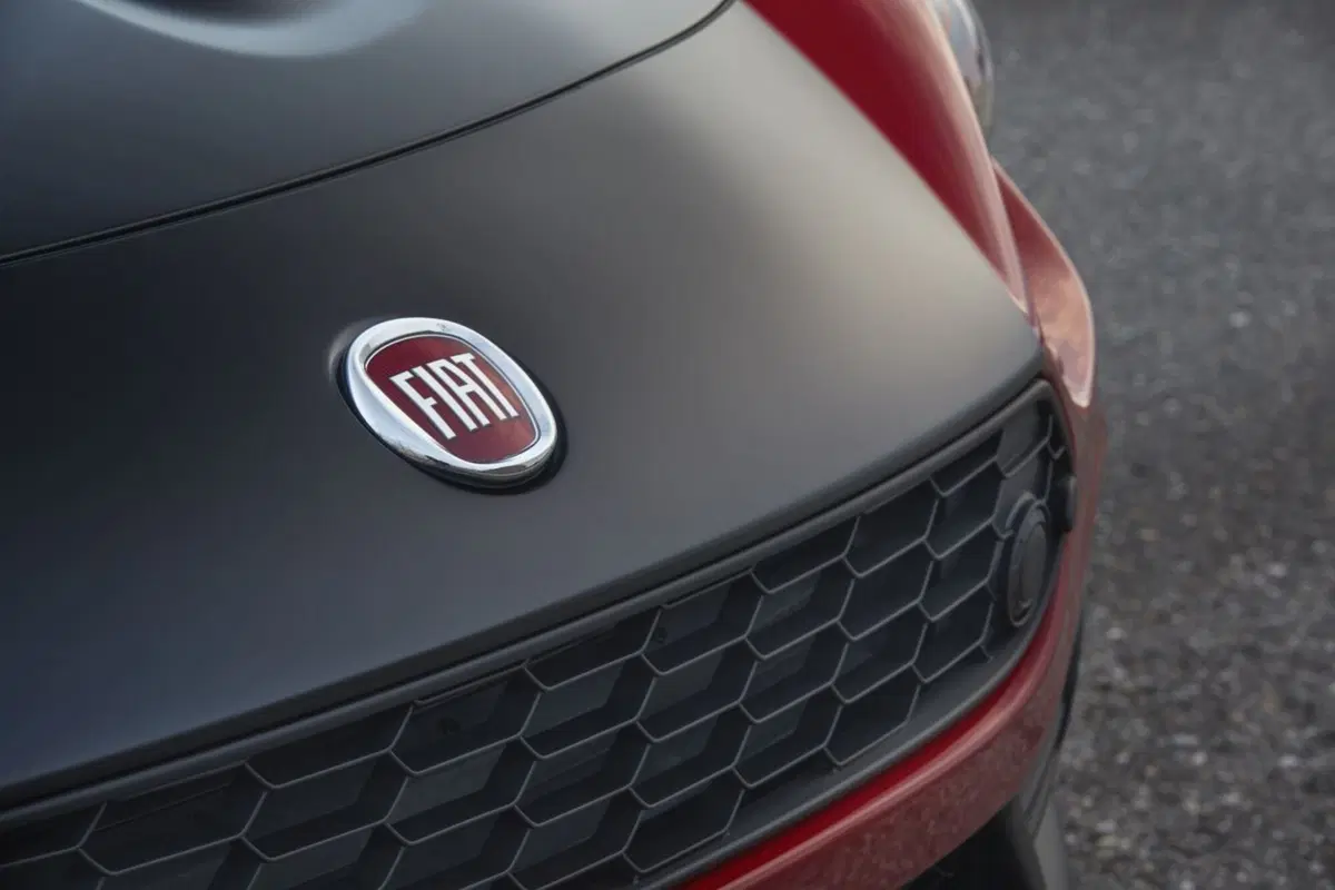 Fiat 124 Spider Elaborazione Abarth, lo Scorpione va negli USA (9)