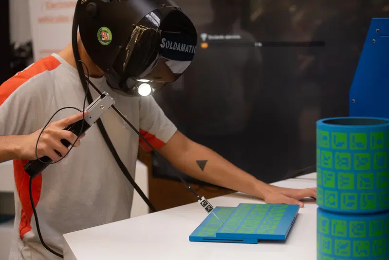 La saldatura riprodotta in realt&agrave; virtuale alla scuola di apprendistato Seat