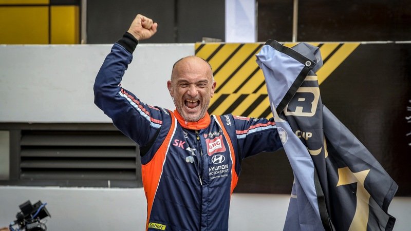 Gabriele Tarquini campione a 56 anni, ma non solo: gli inossidabili del motorsport