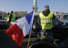 Francia nel caos per il caro Diesel: chi sono i “gilet gialli”