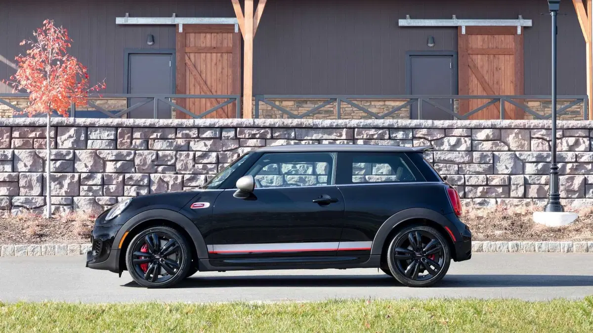 MINI John Cooper Works, arriva la Knights Edition (e non solo) (4)