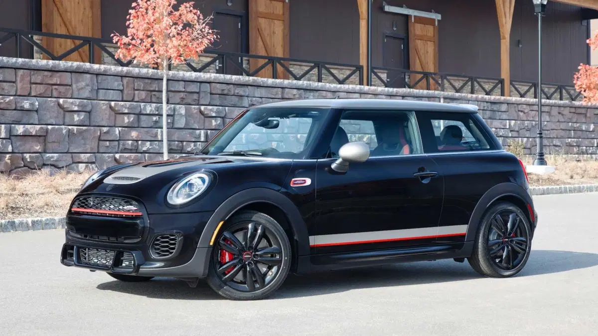 MINI John Cooper Works, arriva la Knights Edition (e non solo) (2)