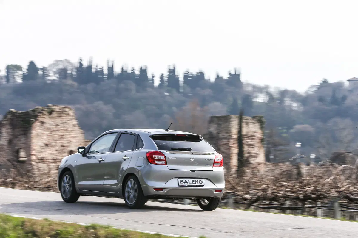 Suzuki Baleno [Video] (18)