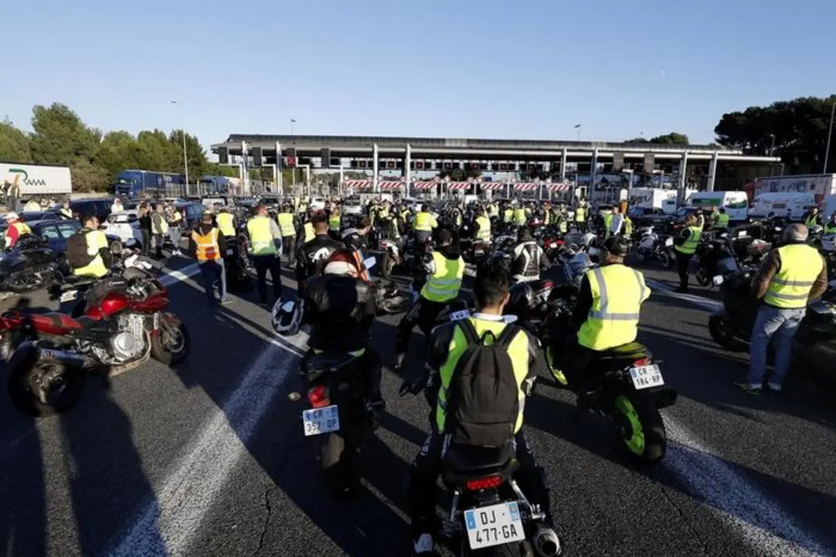 Francia nel caos per il caro Diesel: chi sono i “gilet gialli” (2)