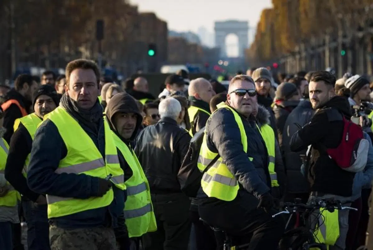 Francia nel caos per il caro Diesel: chi sono i “gilet gialli” (5)