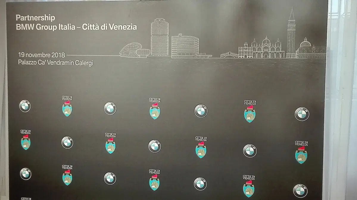 BMW e Venezia: una Serie 8 Coupé sul Canal Grande! (4)