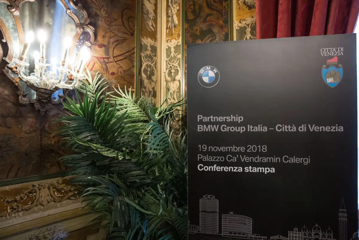 BMW e Venezia: una Serie 8 Coupé sul Canal Grande! (10)