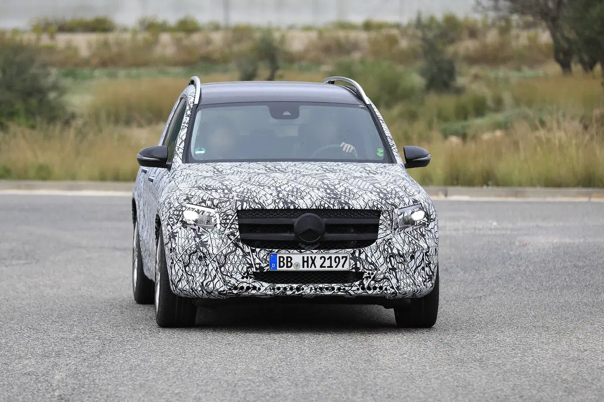 Mercedes-AMG GLB 35, il SUV sportivo in fase di sviluppo (4)