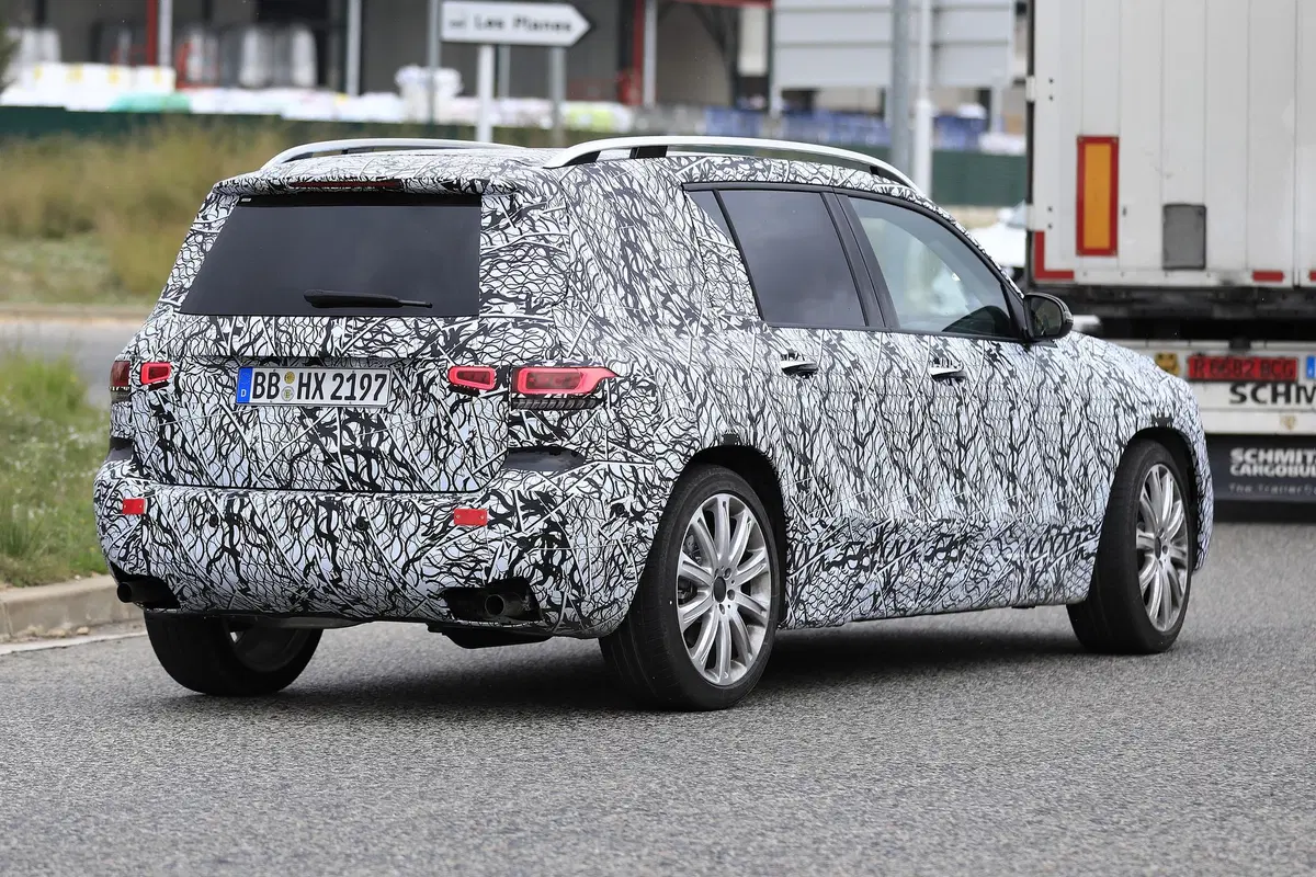 Mercedes-AMG GLB 35, il SUV sportivo in fase di sviluppo (5)