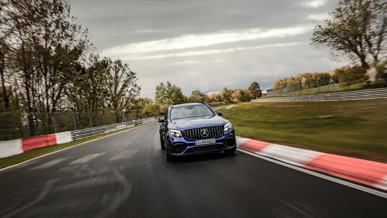 Mercedes-AMG GLC 63 S, meglio di Stelvio Quadrifoglio al Nürburgring: è record