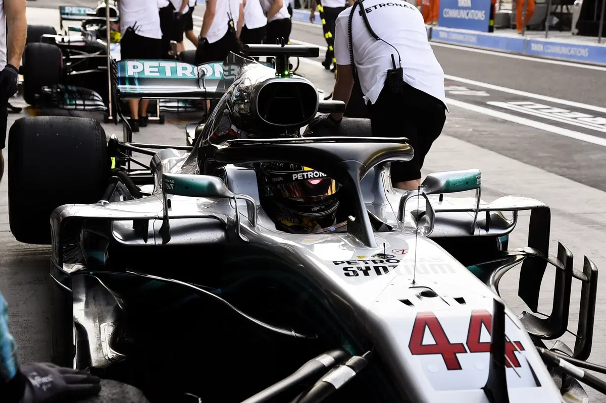 F1, GP Abu Dhabi 2018: pole per Hamilton. Terzo Vettel (3)