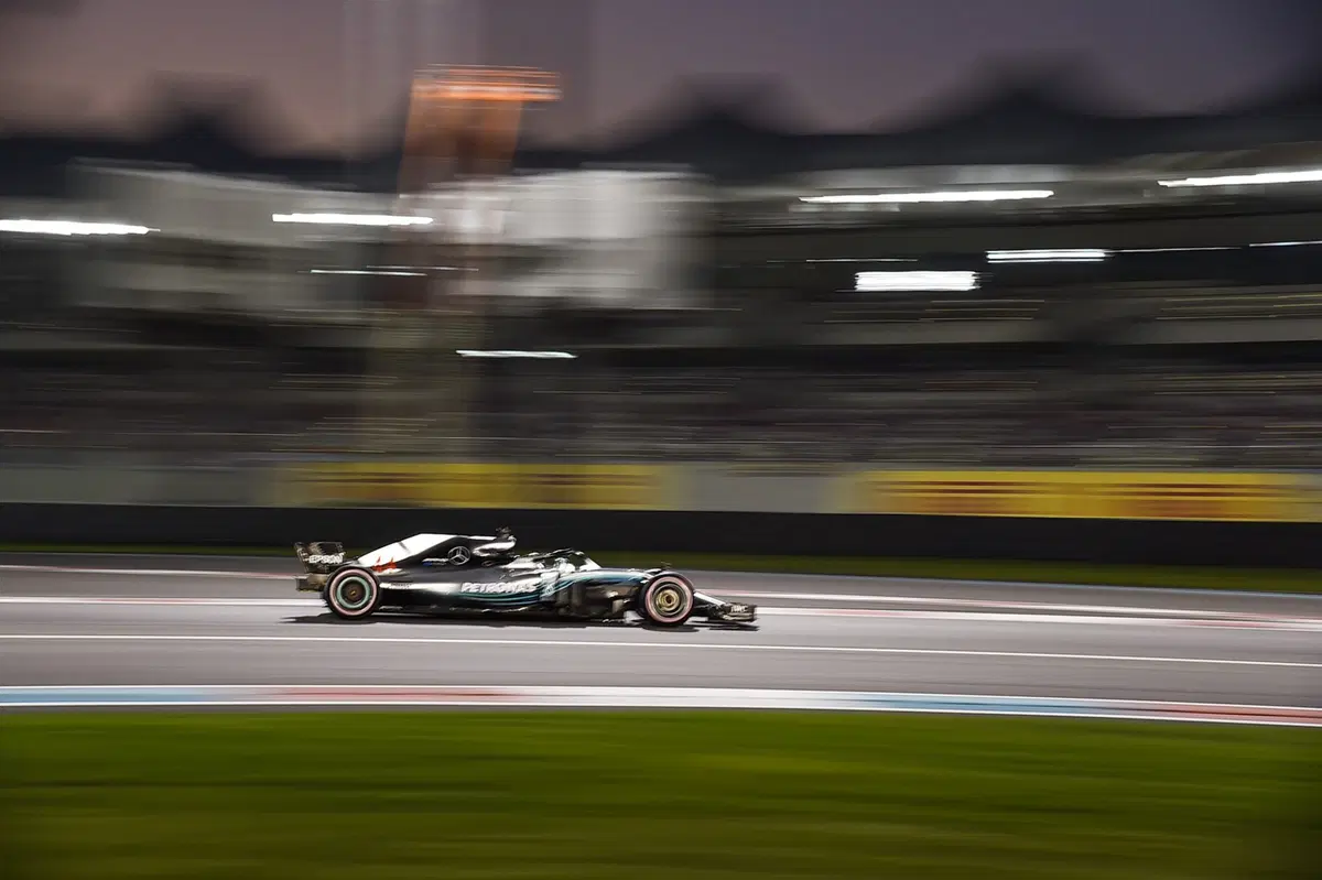 F1, GP Abu Dhabi 2018: pole per Hamilton. Terzo Vettel (21)