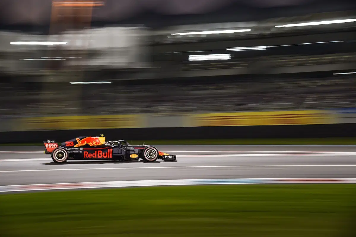 F1, GP Abu Dhabi 2018: pole per Hamilton. Terzo Vettel (23)