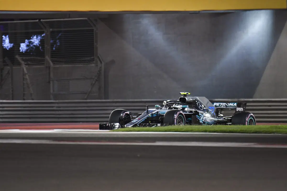 F1, GP Abu Dhabi 2018: pole per Hamilton. Terzo Vettel (32)