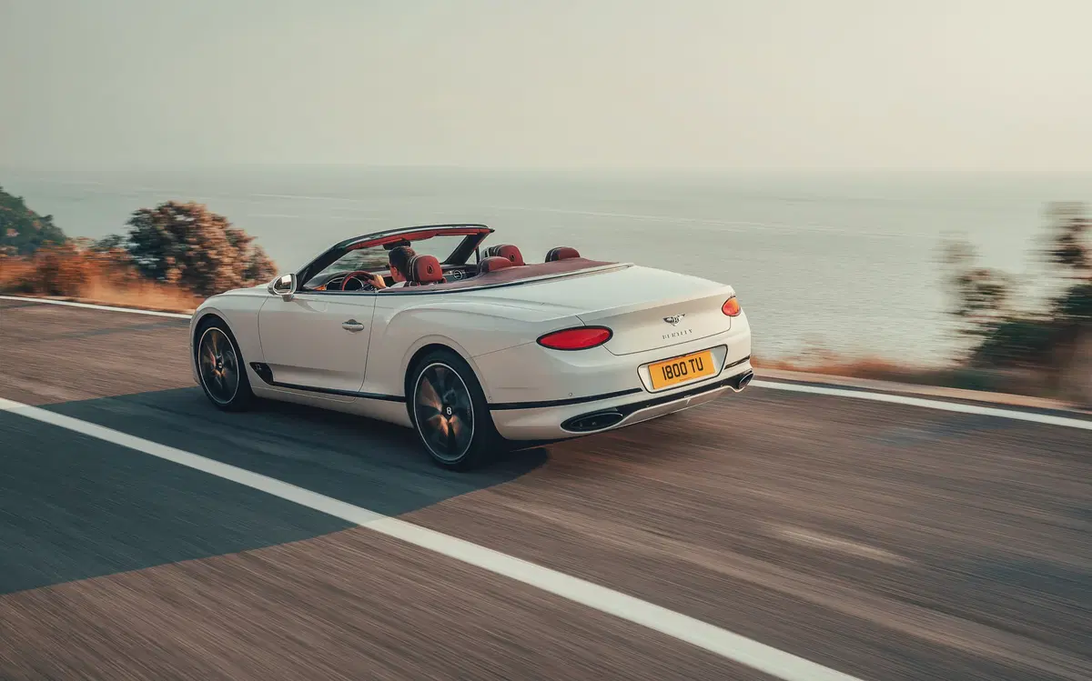 Bentley Continental GT Convertible, 2+2 da 635 CV (5)