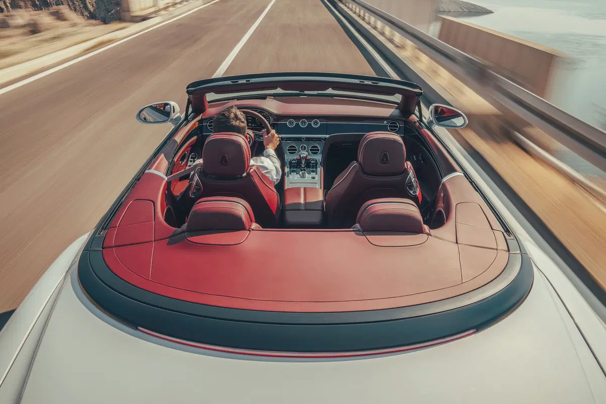 Bentley Continental GT Convertible, 2+2 da 635 CV (7)
