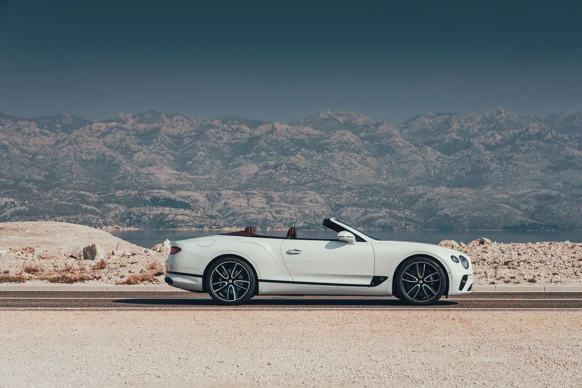 Bentley Continental GT Convertible, 2+2 da 635 CV (2)