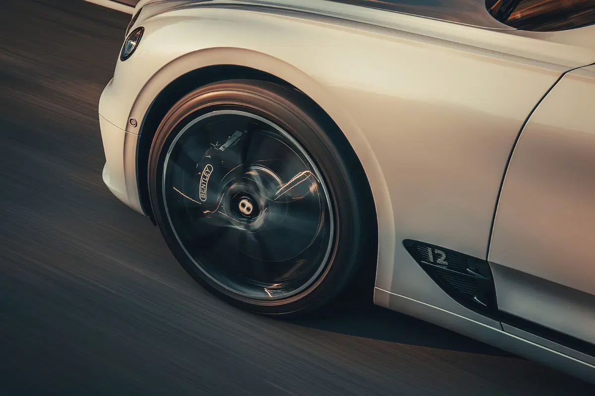 Bentley Continental GT Convertible, 2+2 da 635 CV (6)