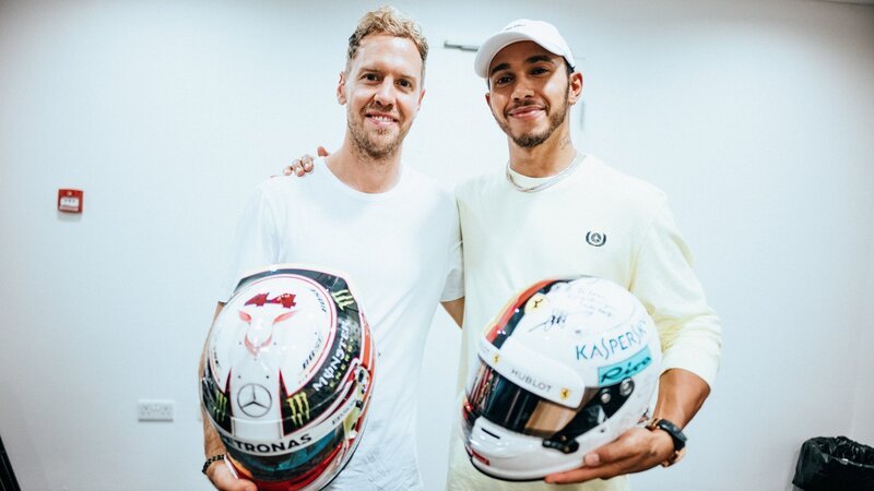 Formula 1, scambio di caschi tra Hamilton e Vettel [Video]