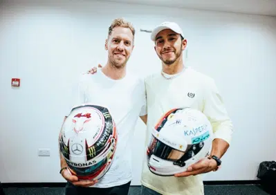 Formula 1, scambio di caschi tra Hamilton e Vettel [Video]