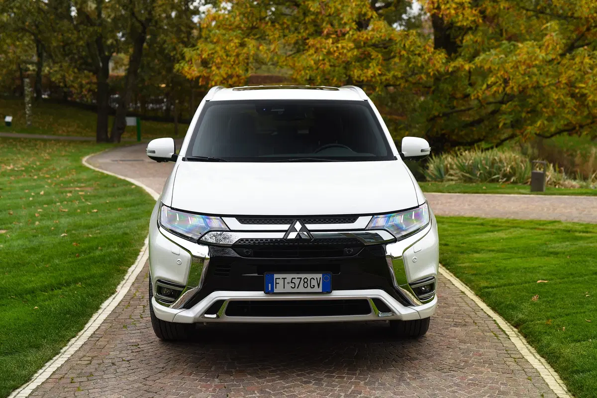 Mitusbishi Outlander PHEV 2019 | Gran comfort, ma quel prezzo... [Video]