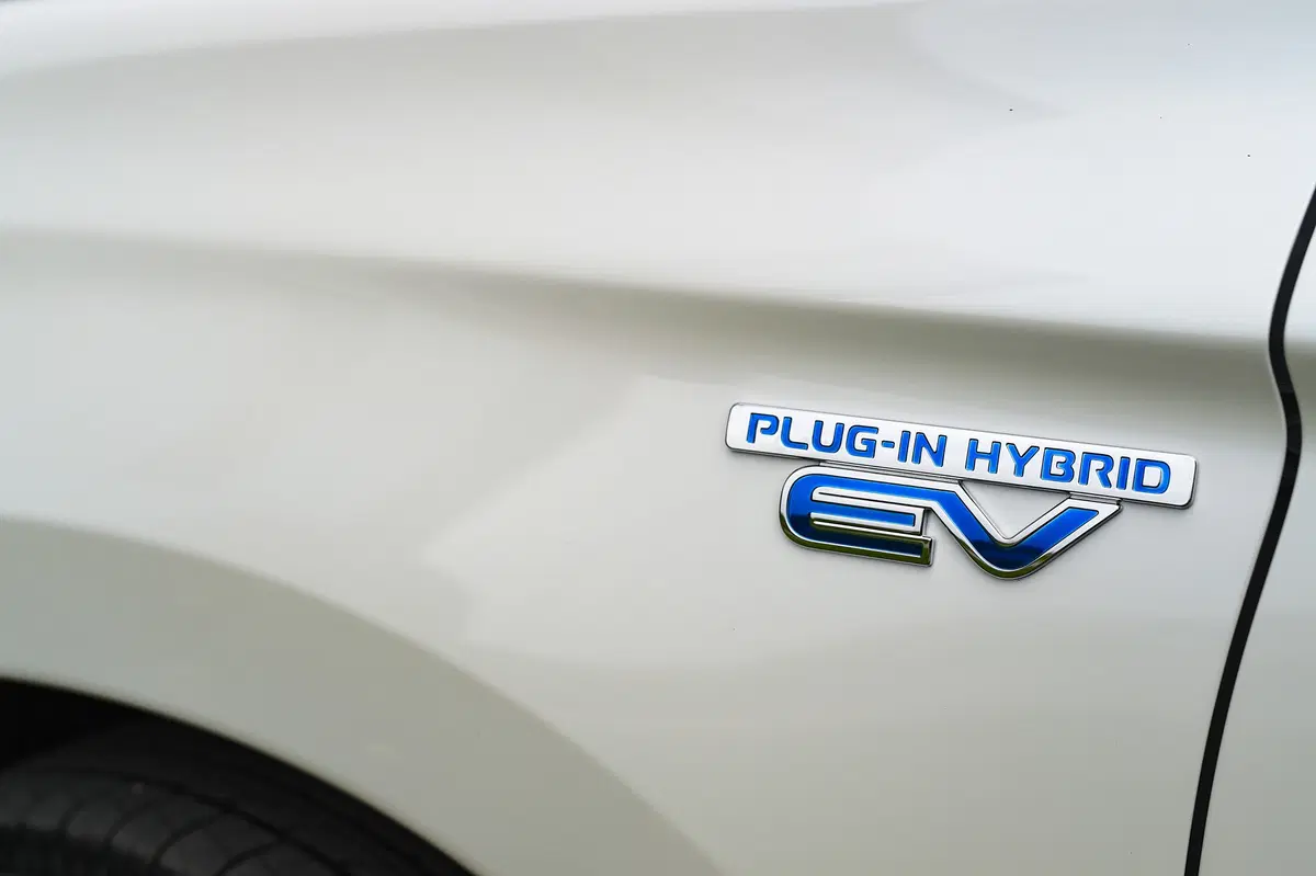 Mitusbishi Outlander PHEV 2019 | Gran comfort, ma quel prezzo... [Video] (2)