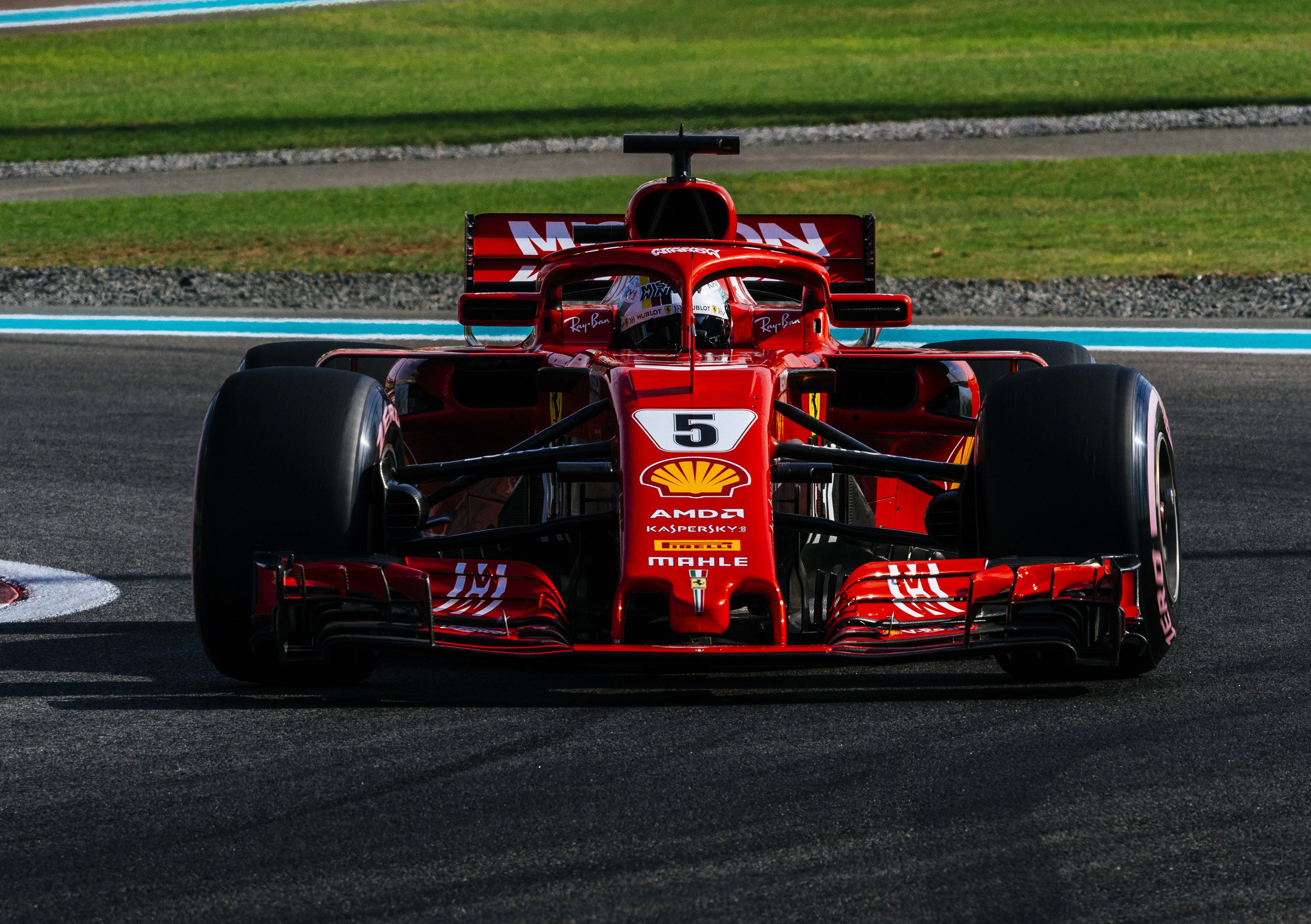 F1, test Abu Dhabi: Vettel al top