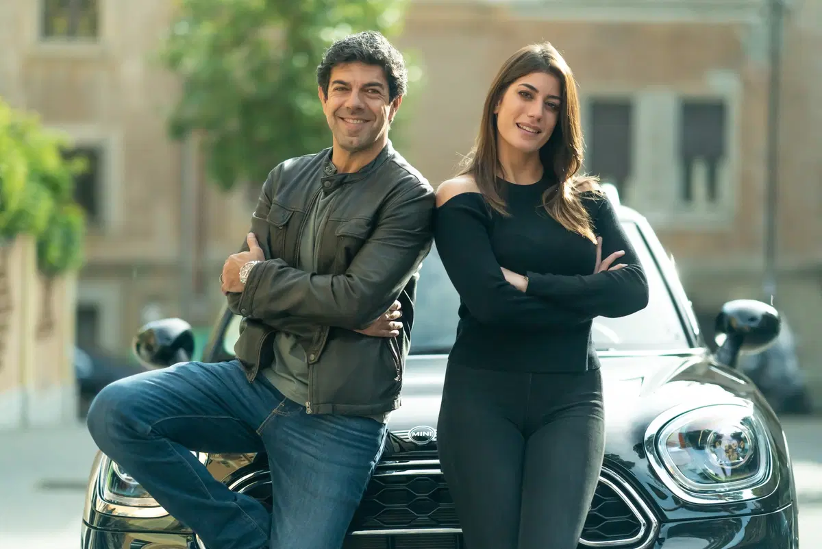 Pierfrancesco Favino S-caricato da Vicky Piria: «Ma non ero un sex symbol?»