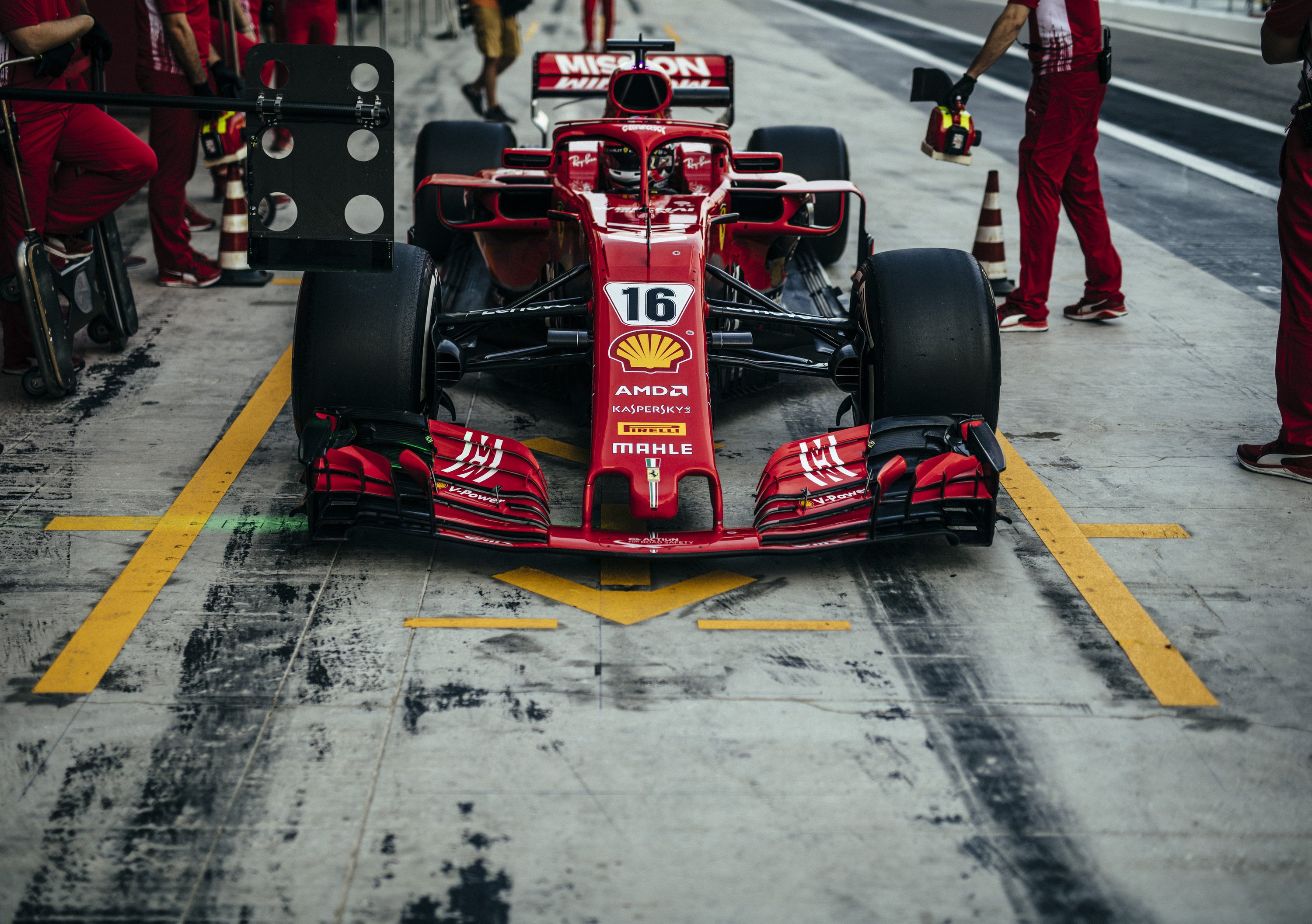 F1, test Abu Dhabi, Day 2: Leclerc al top con la Ferrari