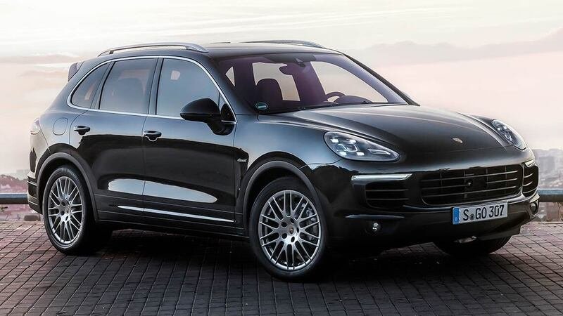 VW e Porsche: quasi 1 mln di richiami tra Cayenne, Passat e Touareg