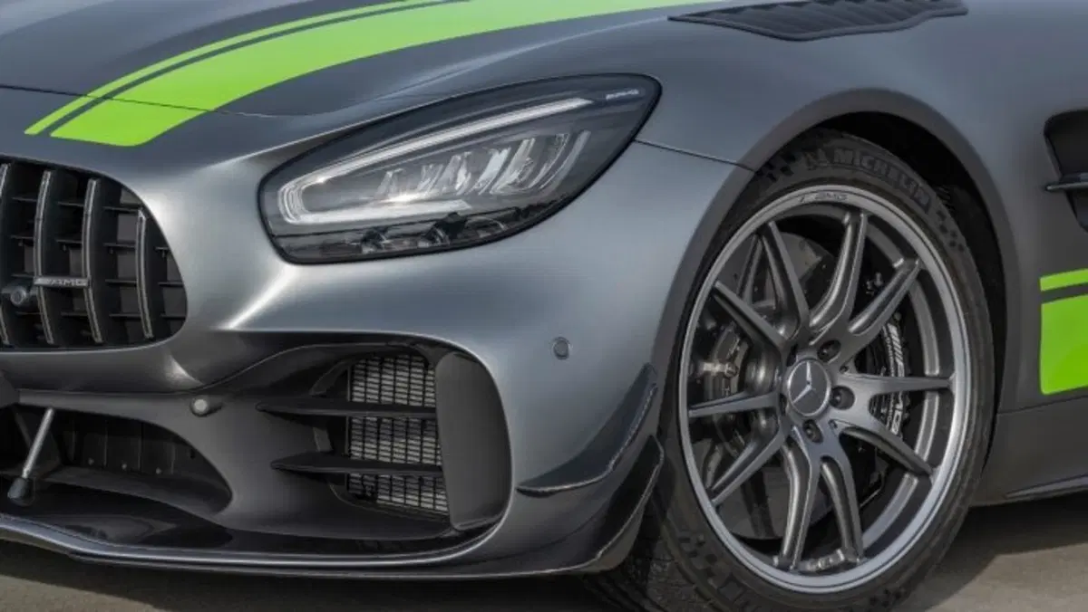 Mercedes-AMG GT R Pro, bolide da pista (7)