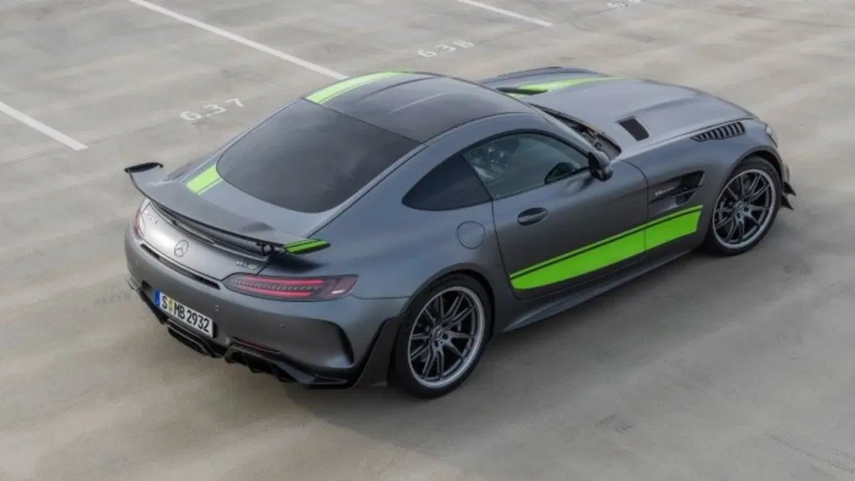 Mercedes-AMG GT R Pro, bolide da pista (8)
