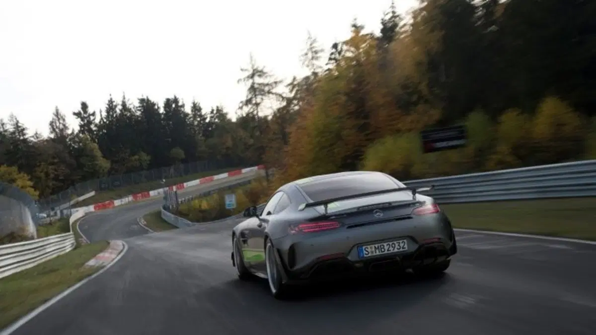 Mercedes-AMG GT R Pro, bolide da pista (9)
