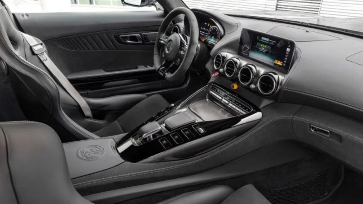 Mercedes-AMG GT R Pro, bolide da pista (4)