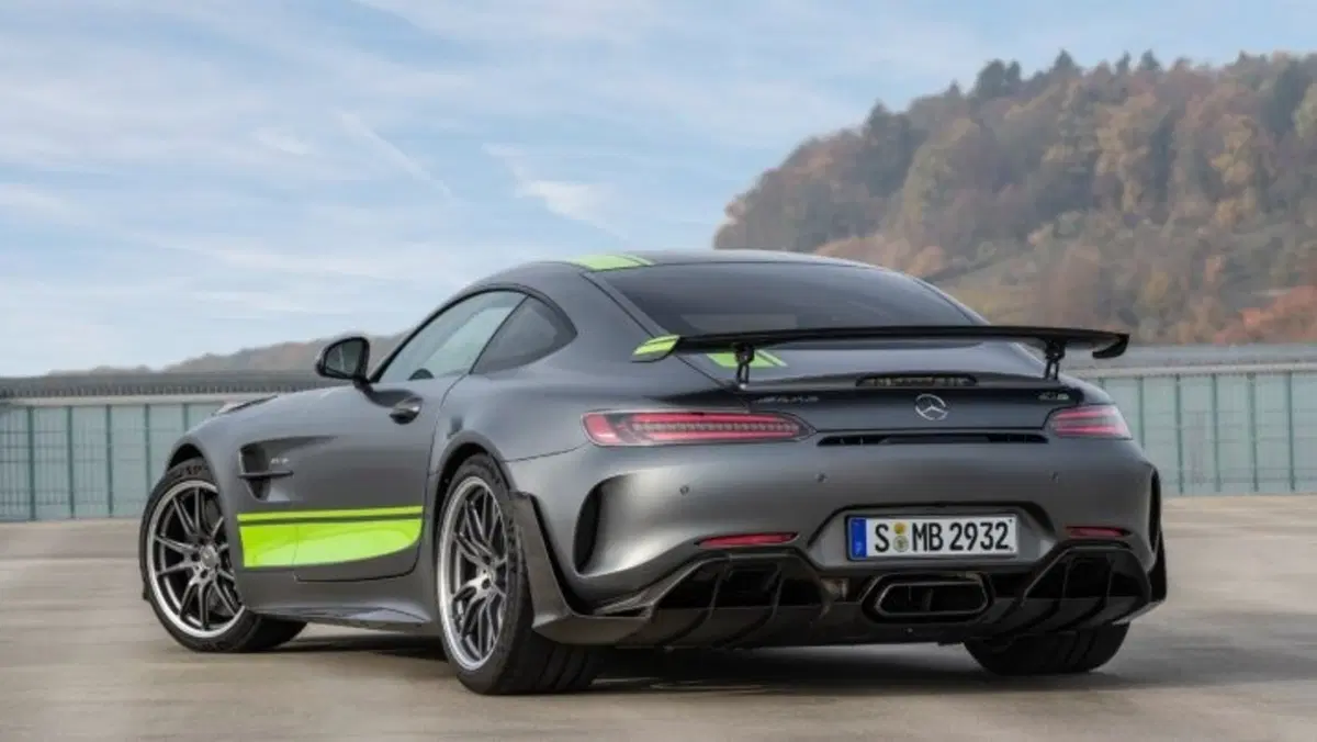 Mercedes-AMG GT R Pro, bolide da pista (2)