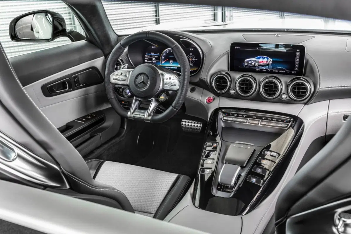 Mercedes-AMG GT: restyling per tutta la gamma al Salone di Los Angeles (6)