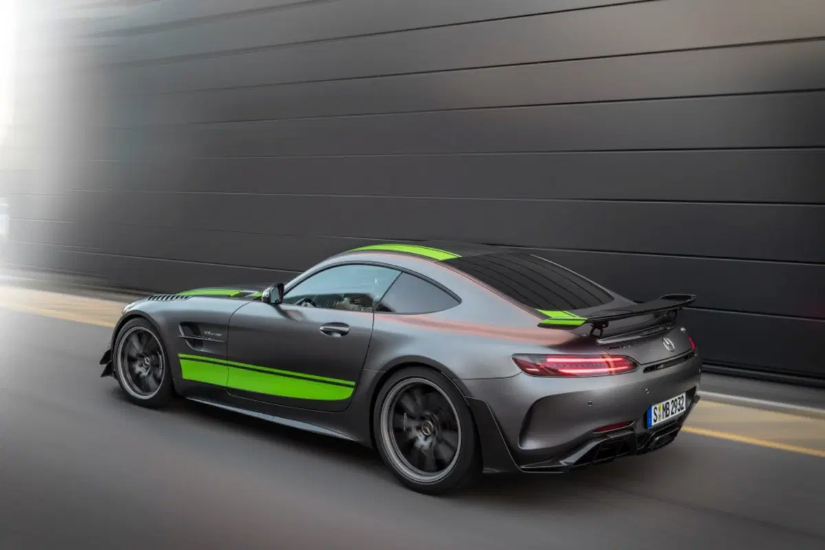 Mercedes-AMG GT: restyling per tutta la gamma al Salone di Los Angeles (11)