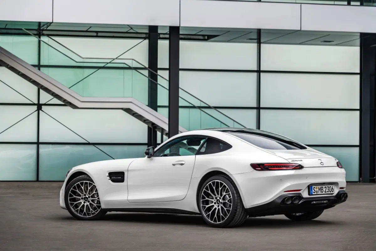Mercedes-AMG GT: restyling per tutta la gamma al Salone di Los Angeles (12)