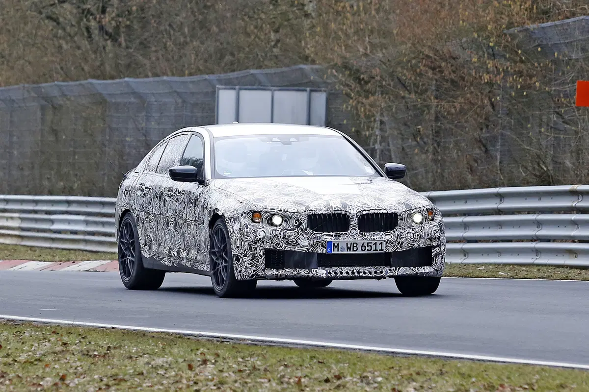 Nuova BMW M5: spiata al Nurburgring, sarà dotata di xDrive (2)