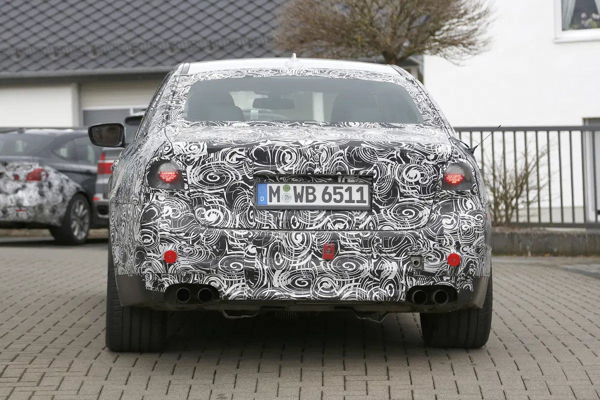 Nuova BMW M5: spiata al Nurburgring, sarà dotata di xDrive (13)