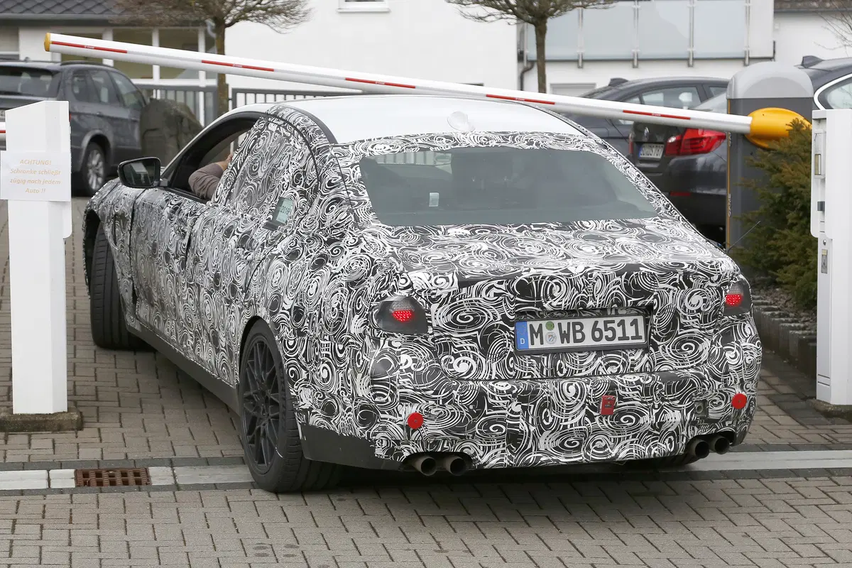 Nuova BMW M5: spiata al Nurburgring, sarà dotata di xDrive (14)