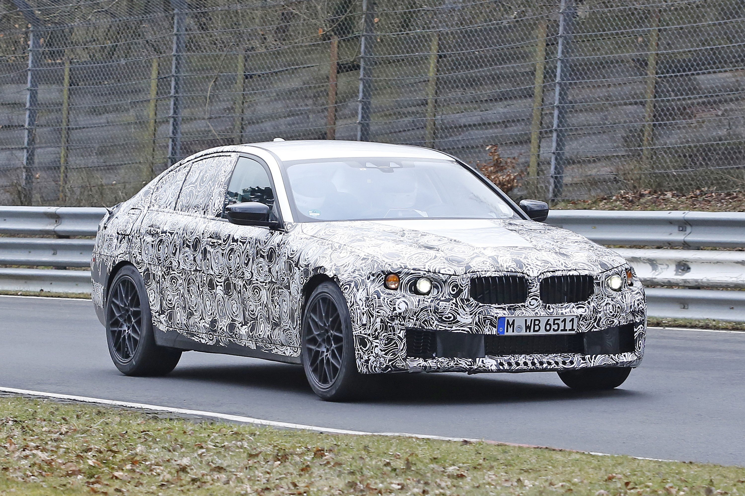 Nuova BMW M5: spiata al Nurburgring, sar&agrave; dotata di xDrive